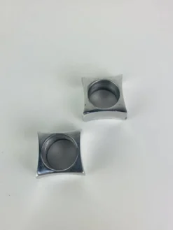 Paire de coquetiers ou ronds de serviette space age en alu, années 70