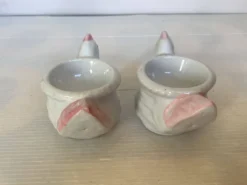 Paire de coquetiers poules