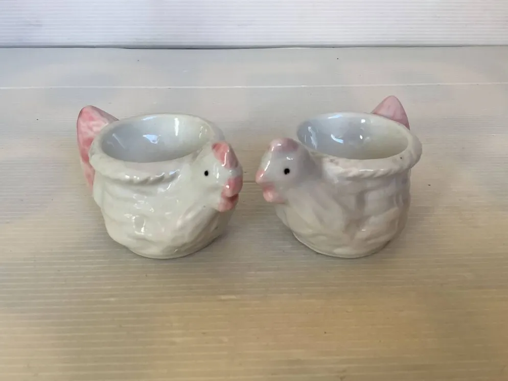 Paire de coquetiers poules
