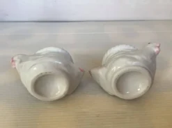 Paire de coquetiers poules