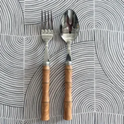 Paire de couverts en inox et buis