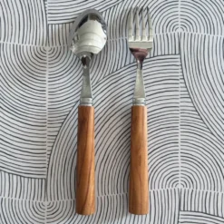Paire de couverts en inox et olivier