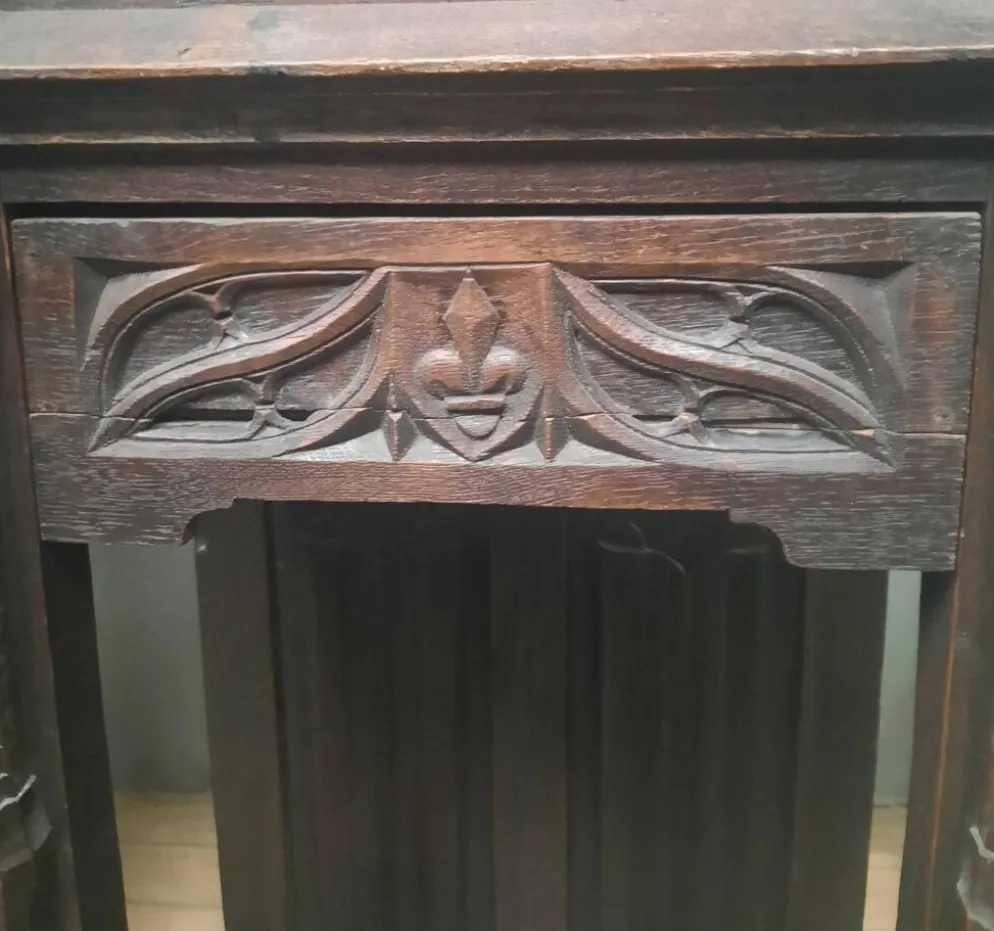 Paire de crédence gothiques