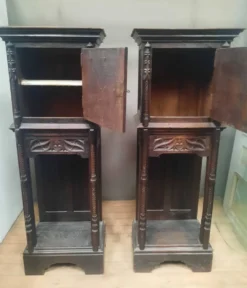 Paire de crédence gothiques