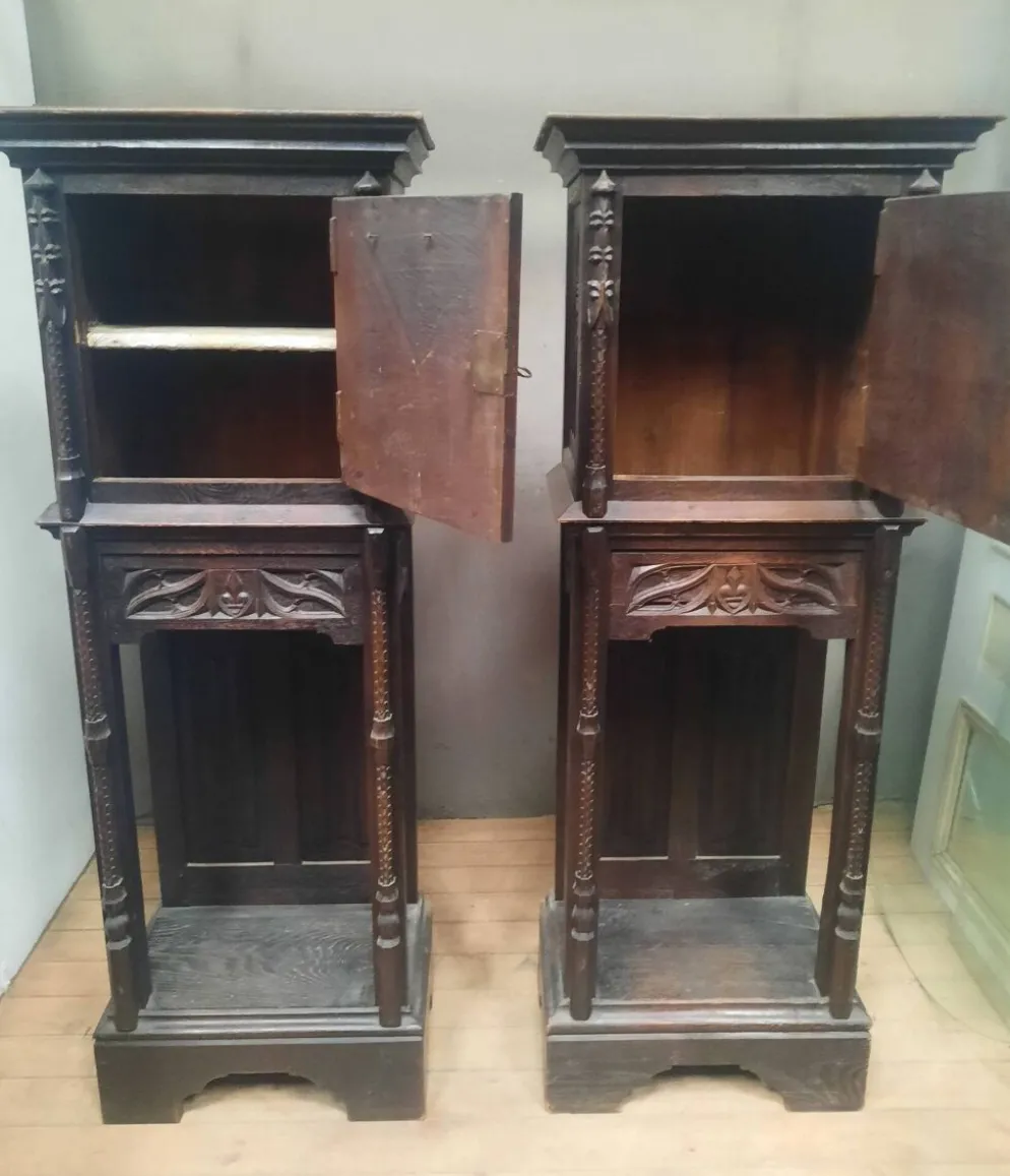 Paire de crédence gothiques