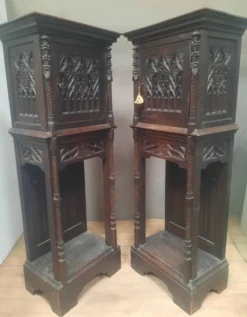 Paire de crédence gothiques