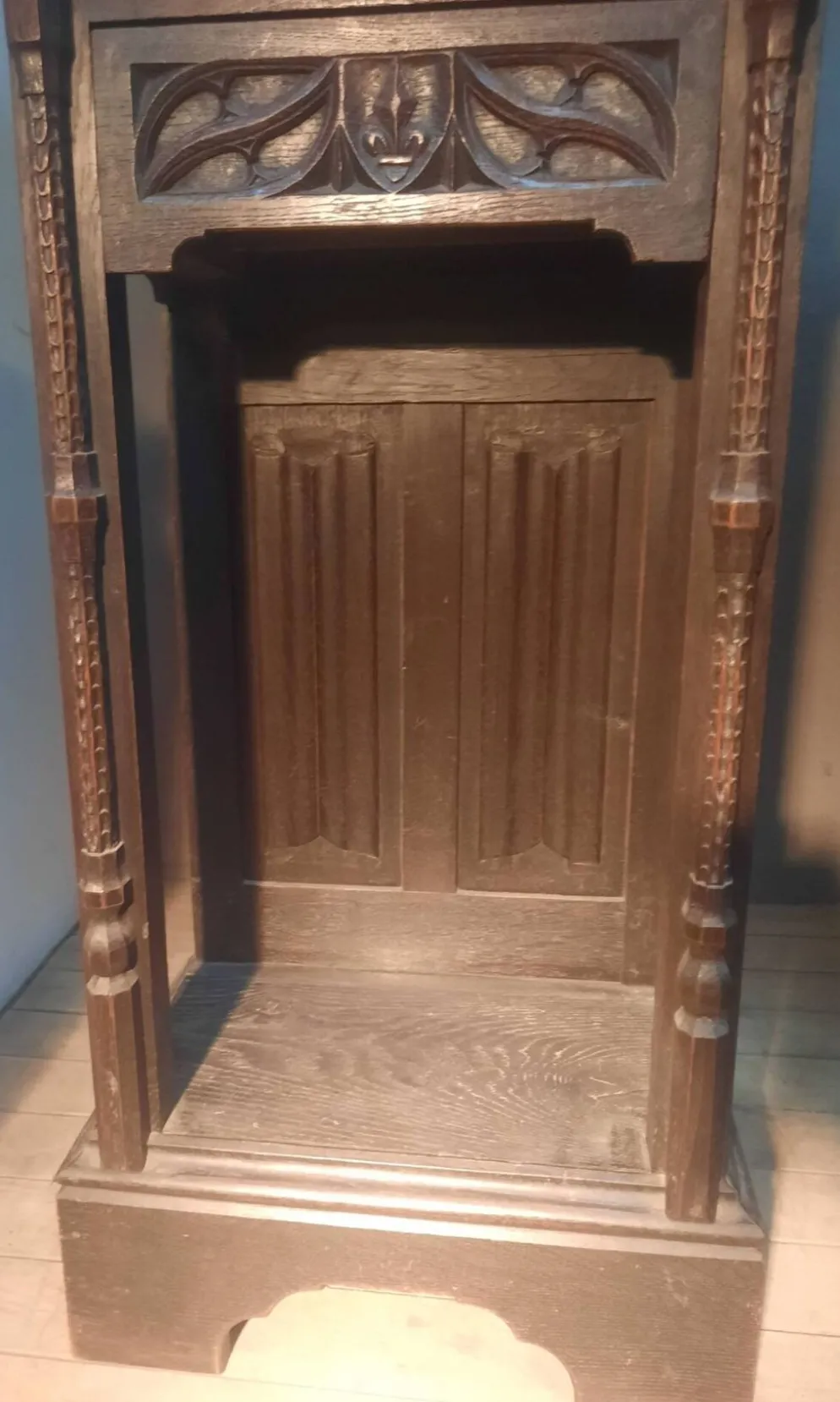 Paire de crédence gothiques
