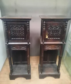 Paire de crédence gothiques