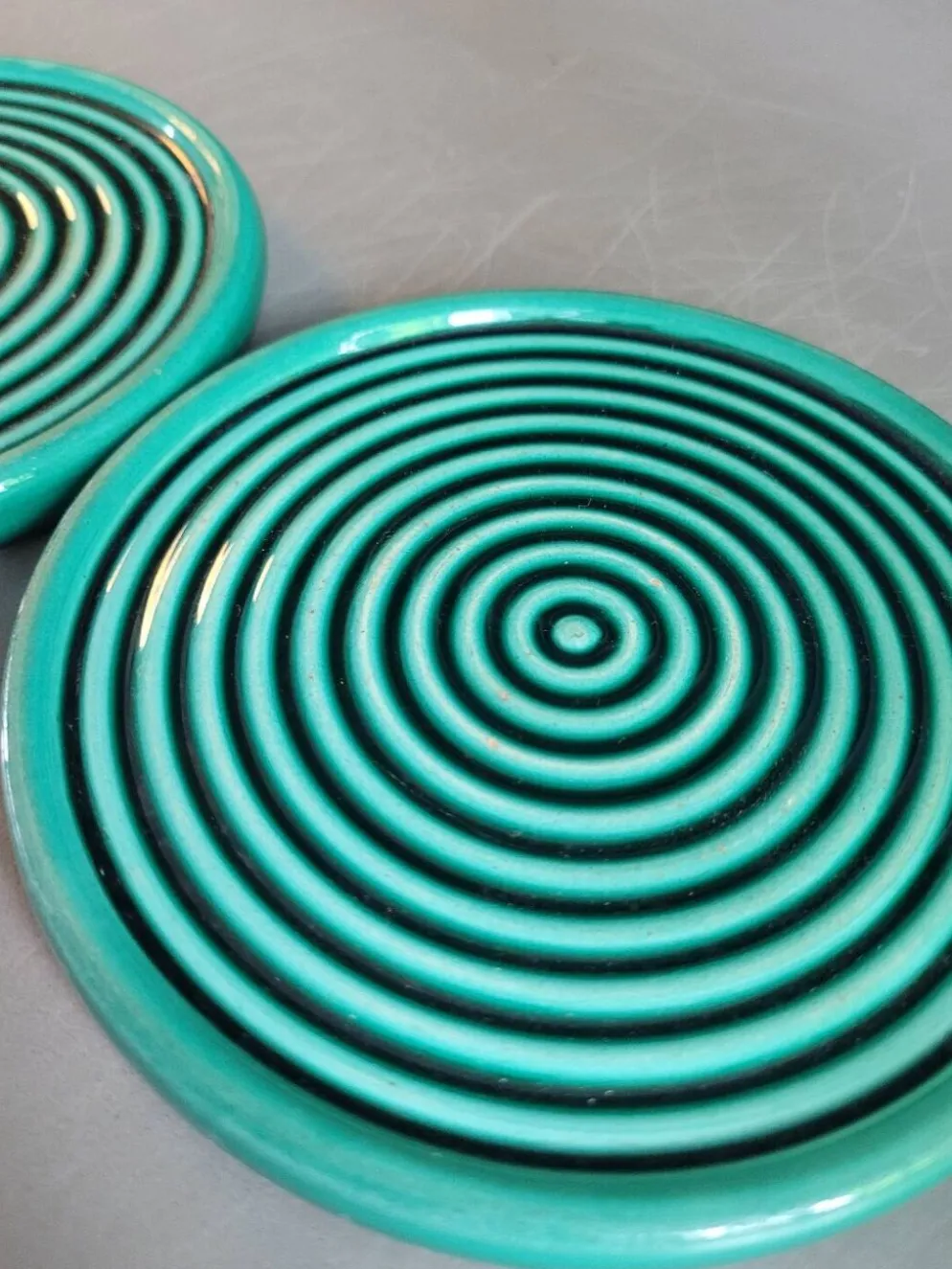 Paire de dessous de bouteille en porcelaine verte
