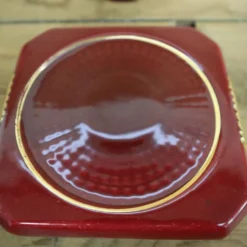 Paire de dessous de plat ou bouteilles en céramique bordeaux avec liseré doré
