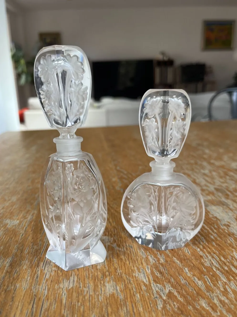 Paire de flacons à parfum anciens en cristal dépoli – Signés Charet