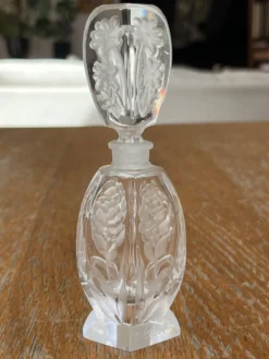Paire de flacons à parfum anciens en cristal dépoli – Signés Charet