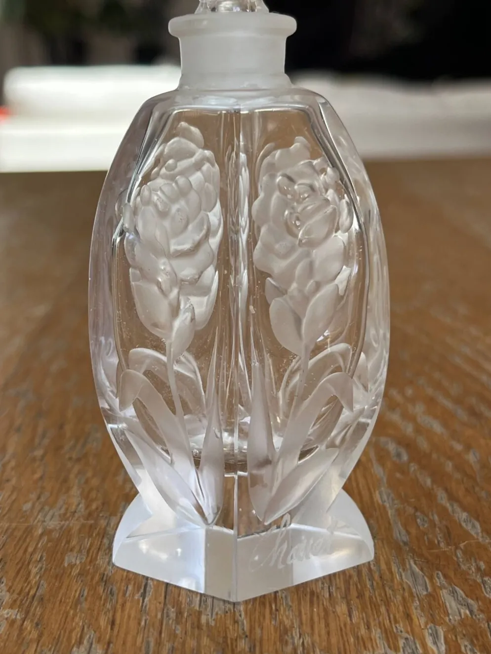 Paire de flacons à parfum anciens en cristal dépoli – Signés Charet