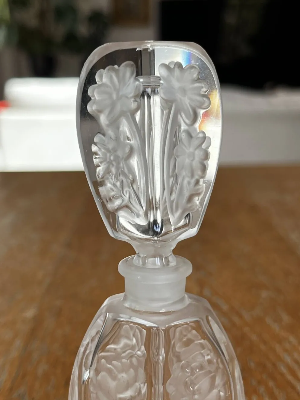 Paire de flacons à parfum anciens en cristal dépoli – Signés Charet
