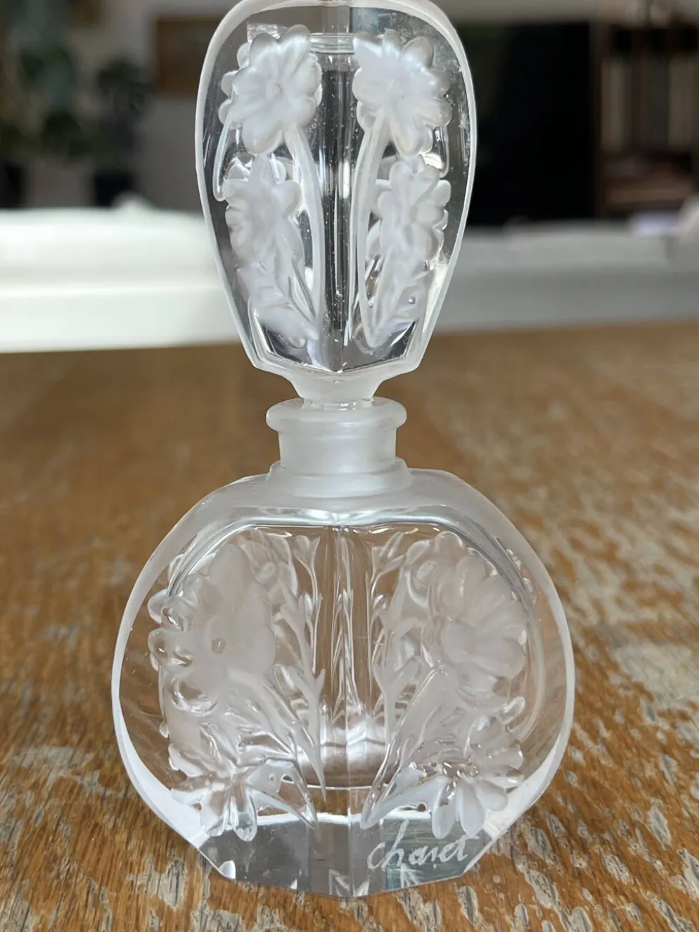 Paire de flacons à parfum anciens en cristal dépoli – Signés Charet