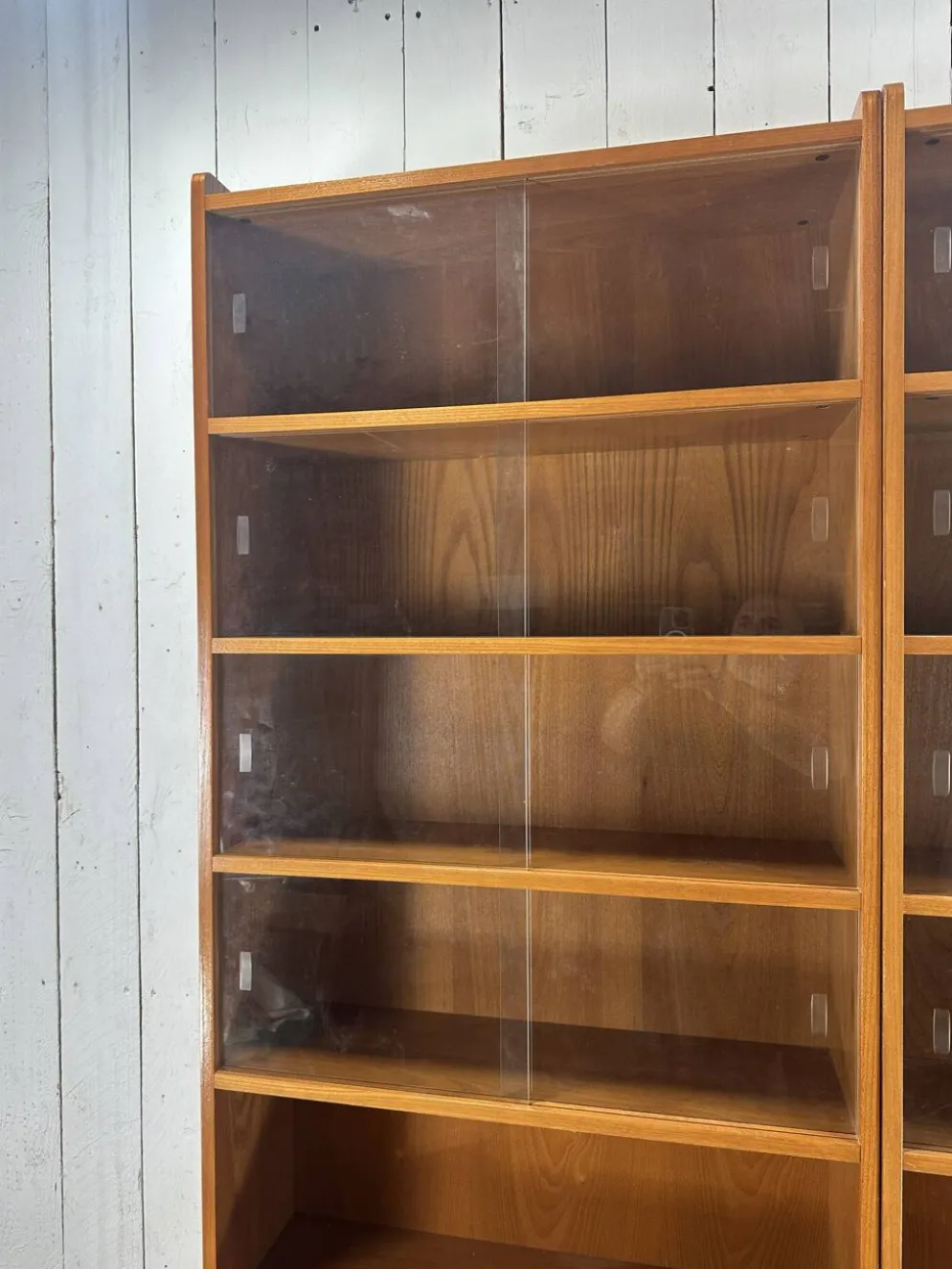 Paire de grande bibliothèques vitrines vintage en bois – années 60/70