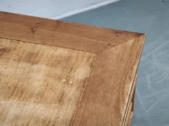 Paire de grandes tables de nuit en chêne massif européen, années 1980.