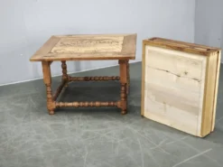 Paire de grandes tables de nuit en chêne massif européen, années 1980.
