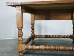 Paire de grandes tables de nuit en chêne massif européen, années 1980.