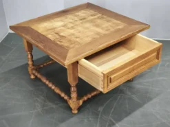 Paire de grandes tables de nuit en chêne massif européen, années 1980.