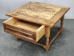 Paire de grandes tables de nuit en chêne massif européen, années 1980.