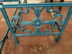 Paire de lit de style Empire en fonte patiné XX siècle