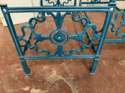 Paire de lit de style Empire en fonte patiné XX siècle