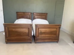 Paire de lits anciens en bois massif - Style 1900 / Campagne chic
