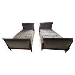 Paire de lits bateau Louis Philippe en bois massif sculpté & velours vert v