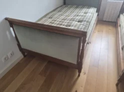 Paire de lits bateau Louis Philippe en bois massif sculpté & velours vert v