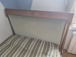 Paire de lits bateau Louis Philippe en bois massif sculpté & velours vert v