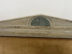 Paire de lits de style Directoire en hetre rechampi XX siècle