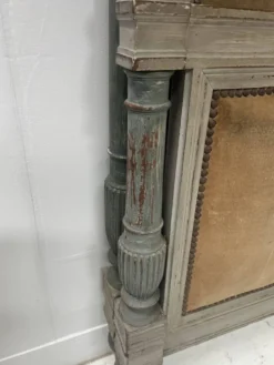 Paire de lits de style Directoire en hetre rechampi XX siècle
