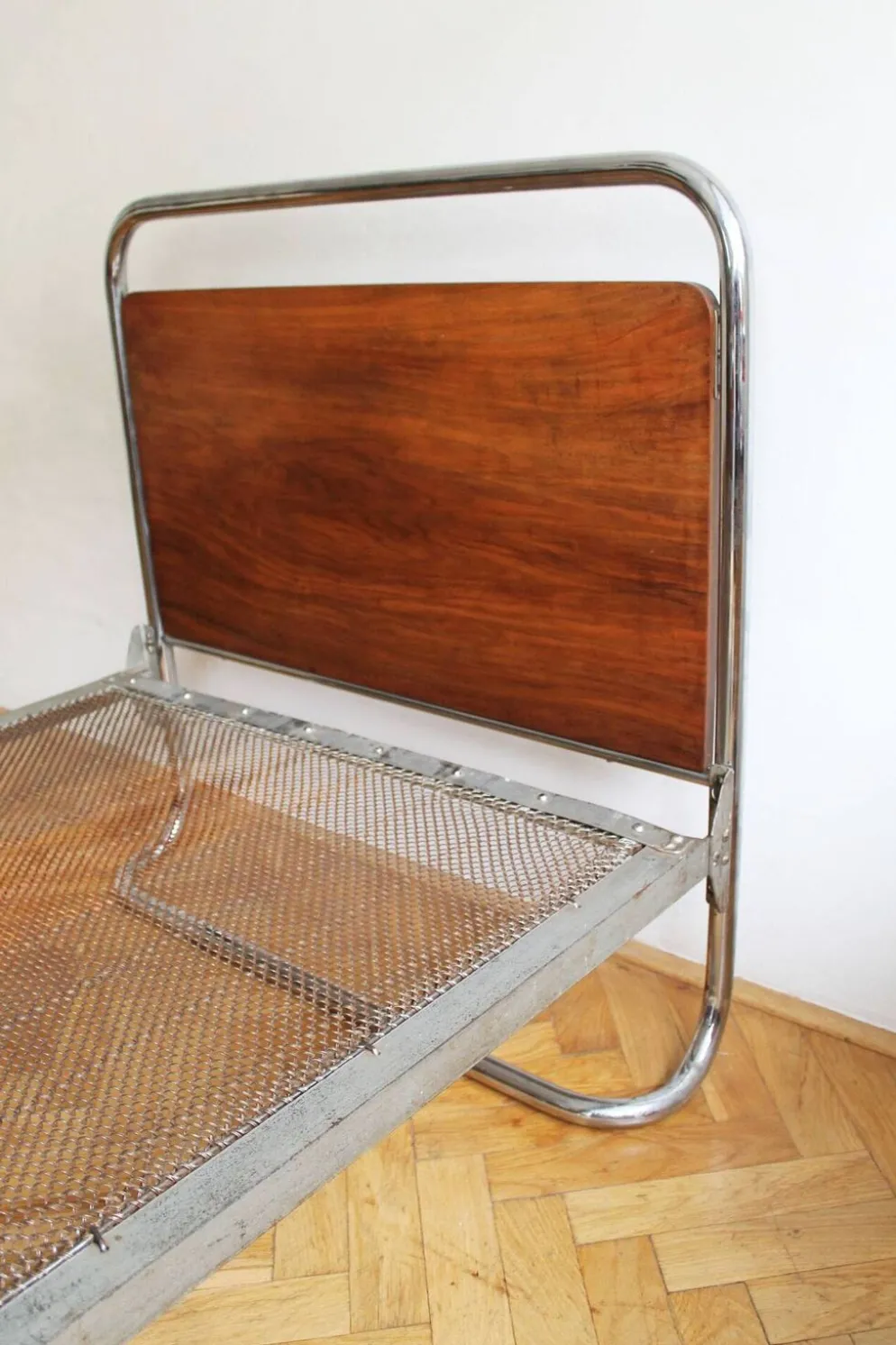 Paire de lits modernistes des années 1930