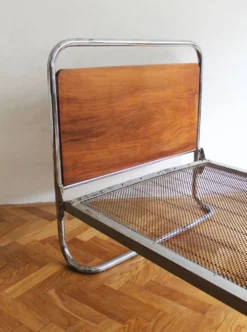 Paire de lits modernistes des années 1930