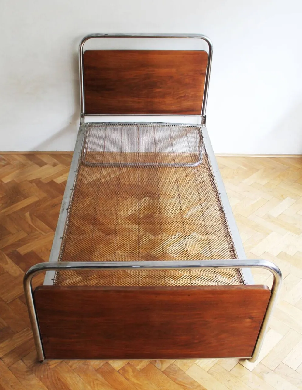 Paire de lits modernistes des années 1930