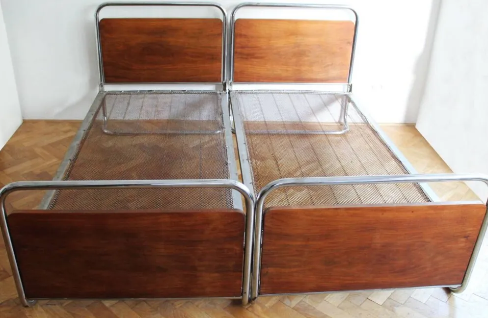 Paire de lits modernistes des années 1930
