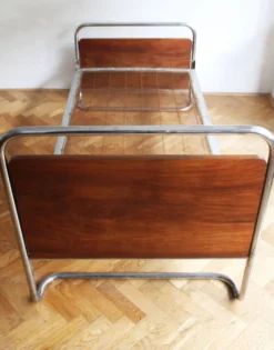 Paire de lits modernistes des années 1930