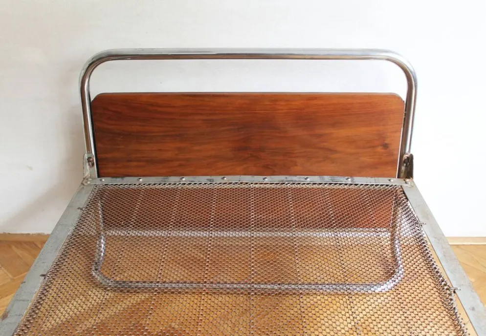 Paire de lits modernistes des années 1930