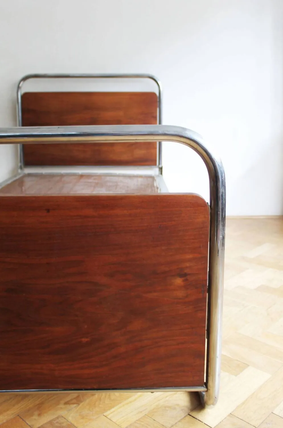 Paire de lits modernistes des années 1930