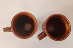 Paire de mugs en céramique sur pied vintage des années 1970 – style poterie britannique rétro