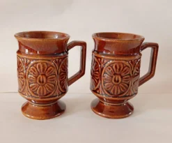 Paire de mugs en céramique sur pied vintage des années 1970 – style poterie britannique rétro