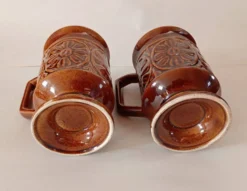 Paire de mugs en céramique sur pied vintage des années 1970 – style poterie britannique rétro