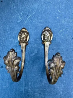 Paire de patère embrasse en bronze putti signé époque Art Nouveau