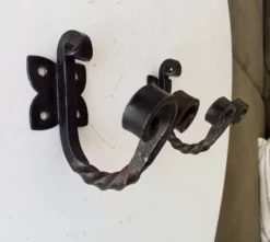 Paire de patère porte manteau mural rustique brutaliste fer forgé