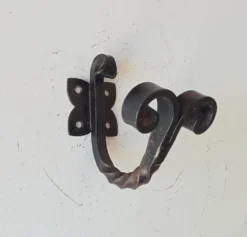 Paire de patère porte manteau mural rustique brutaliste fer forgé