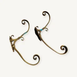 Paire de patères anciennes en bronze doré