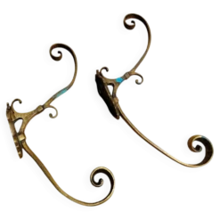 Paire de patères anciennes en bronze doré