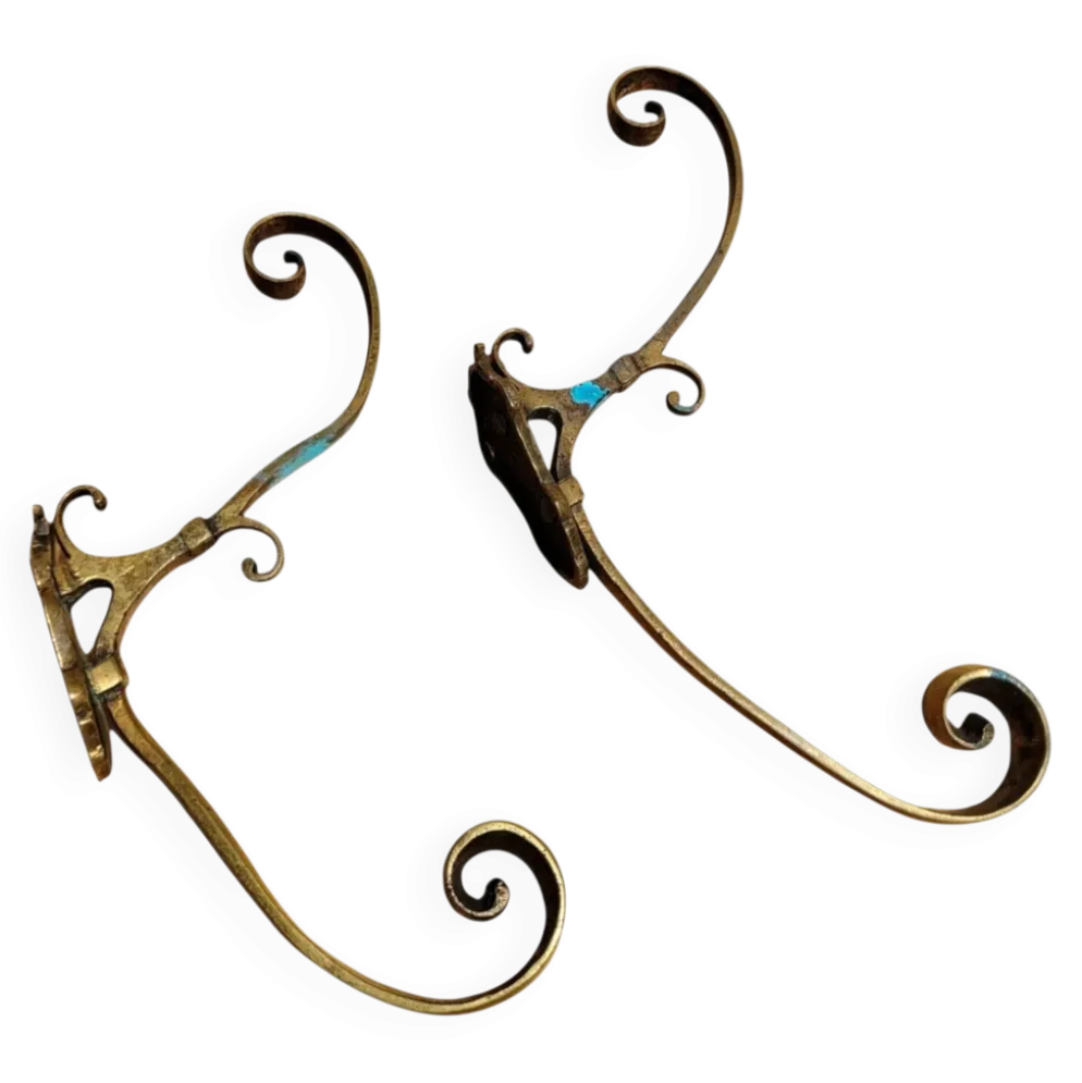 Paire de patères anciennes en bronze doré