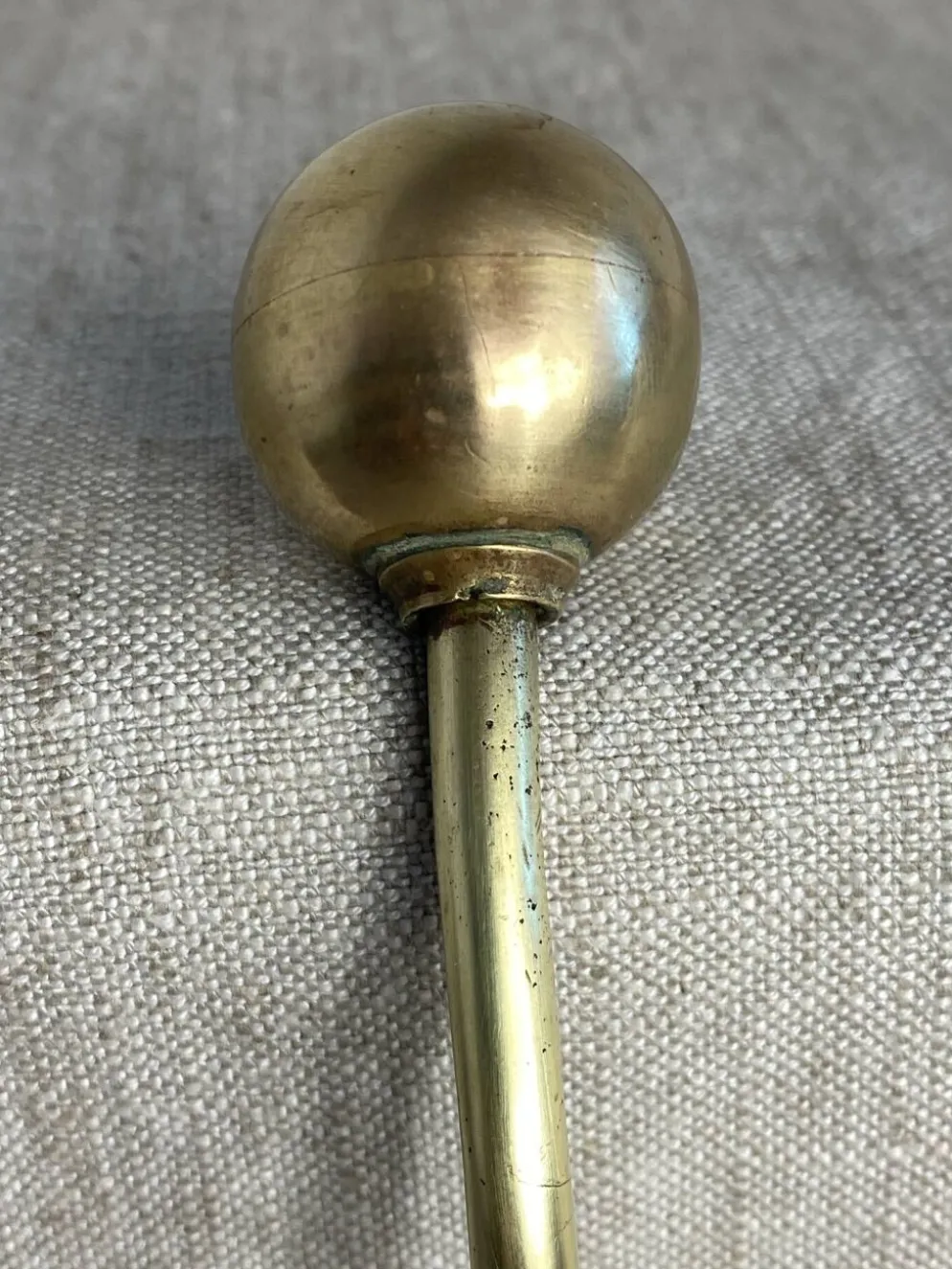 Paire de patères boule et crochet en laiton